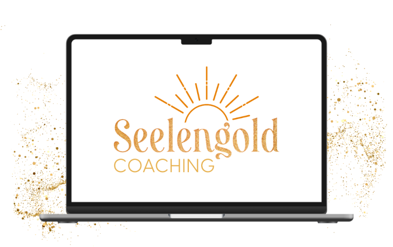 Individuelles Logo Design Laptop mit dem Logo "Seelengold Coaching" und Sonnenstrahlen-Design in Orange.