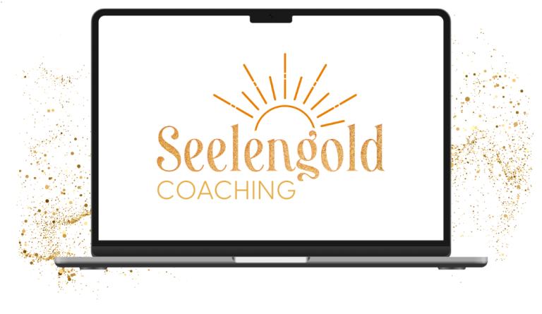 Laptop mit dem Logo "Seelengold Coaching" in orange und strahlender Sonne.